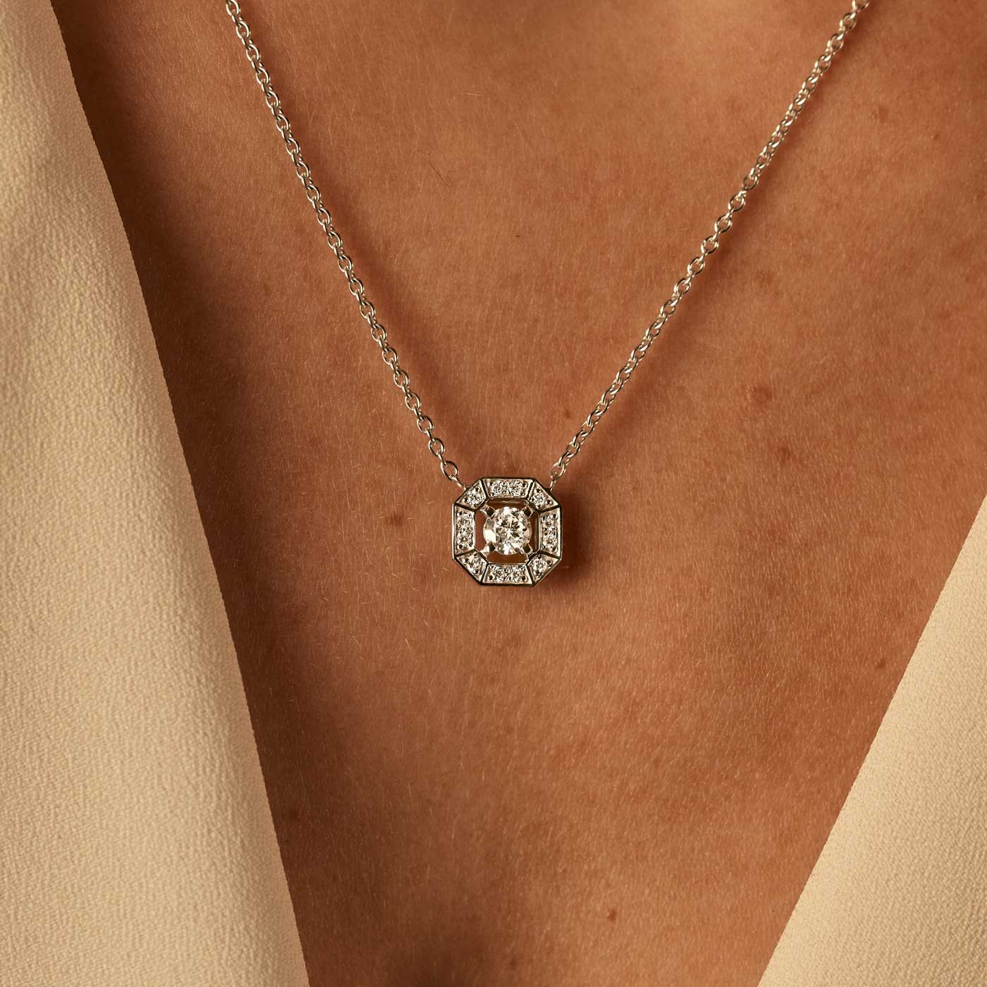 Pendentif Art Déco Rond 4 mm zoom