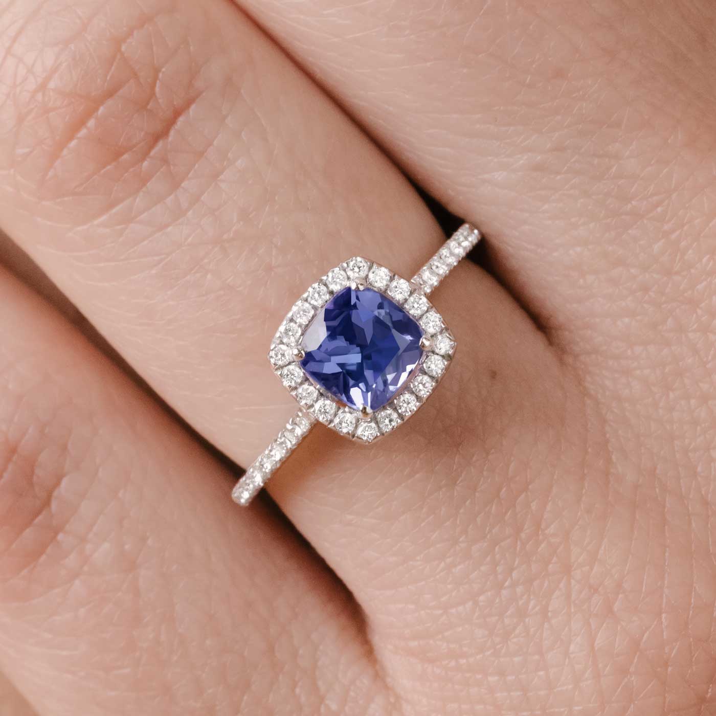 Bague Rétromantique Coussin Pavée zoom