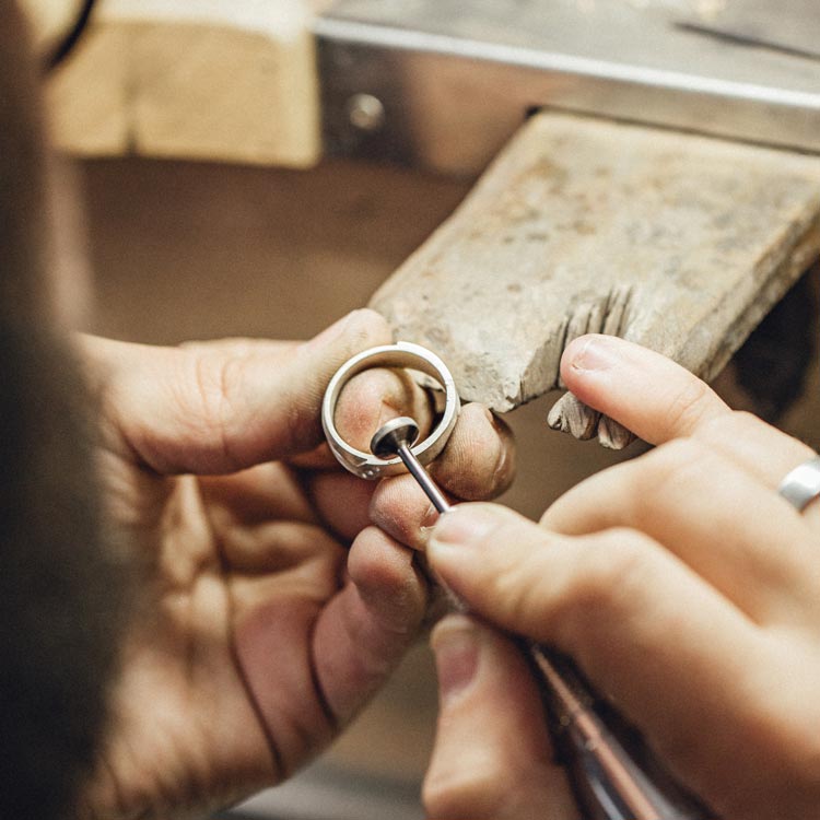 Artisan joaillier Poli