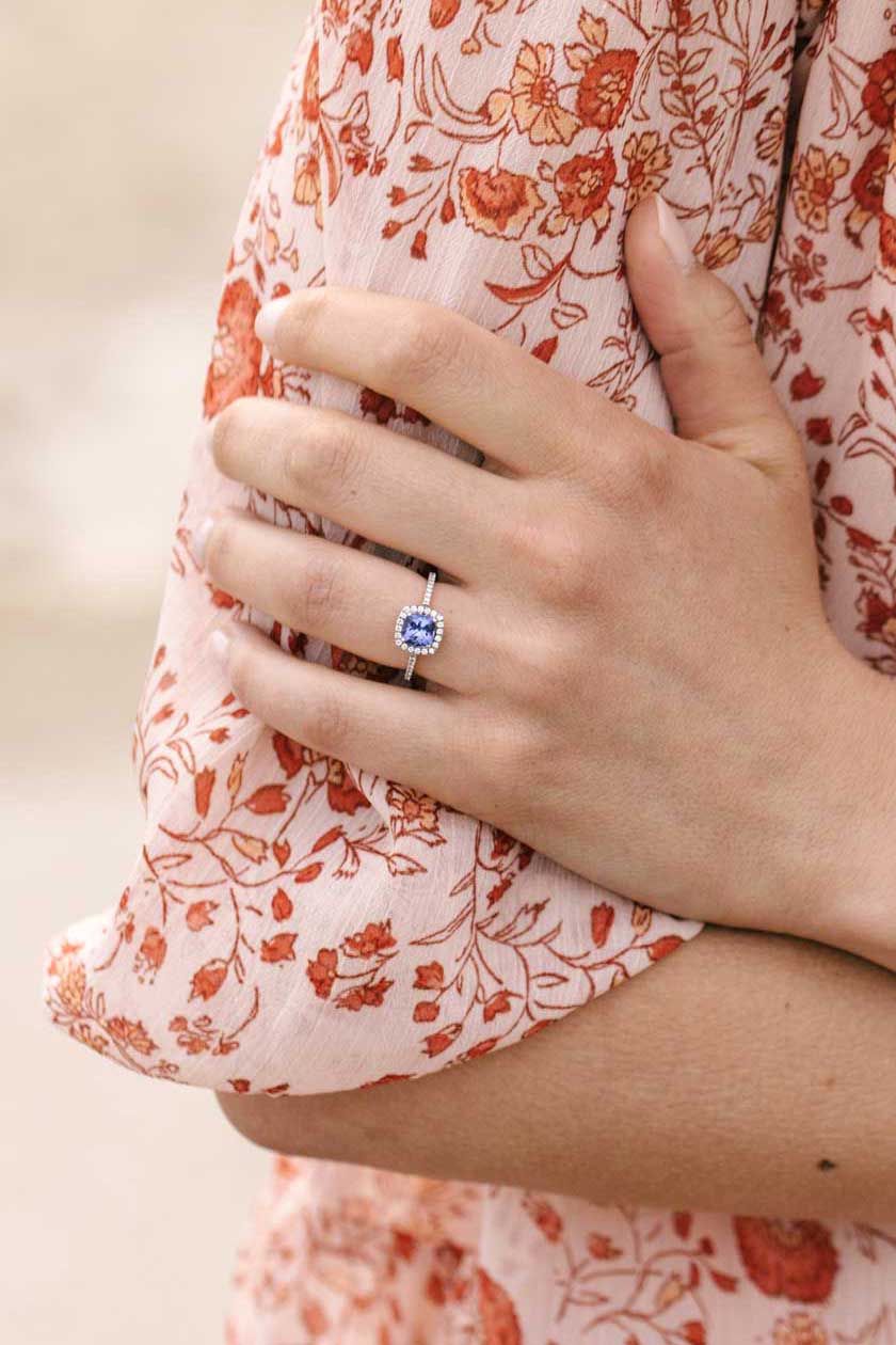 Bague Rétromantique Coussin or rose et Tanzanite