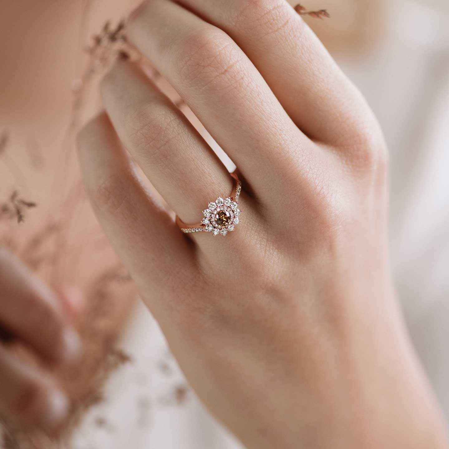 Bague Lefkos 4 mm pavée or rose et diamant chocolat