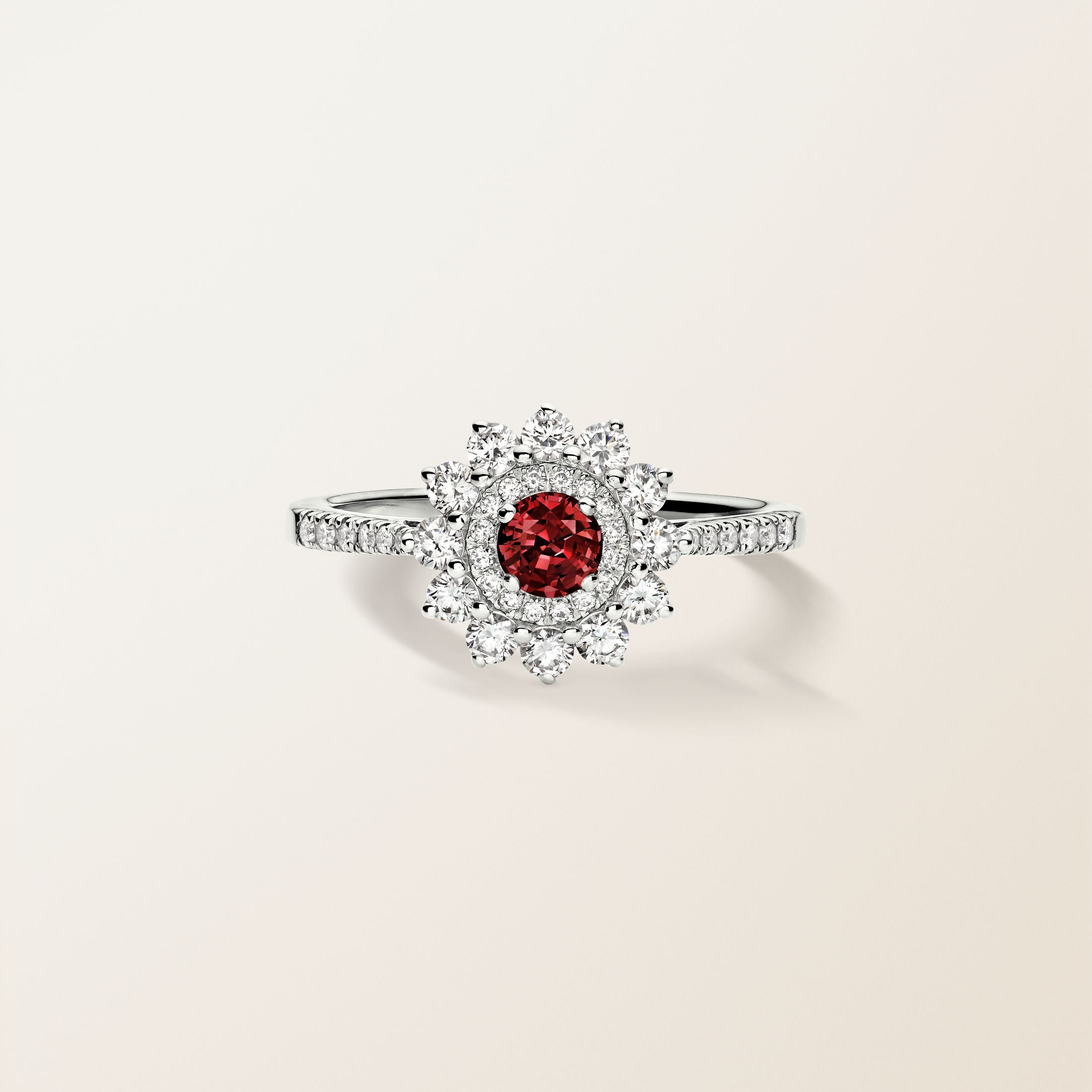 ホワイトゴールド, ガーネット