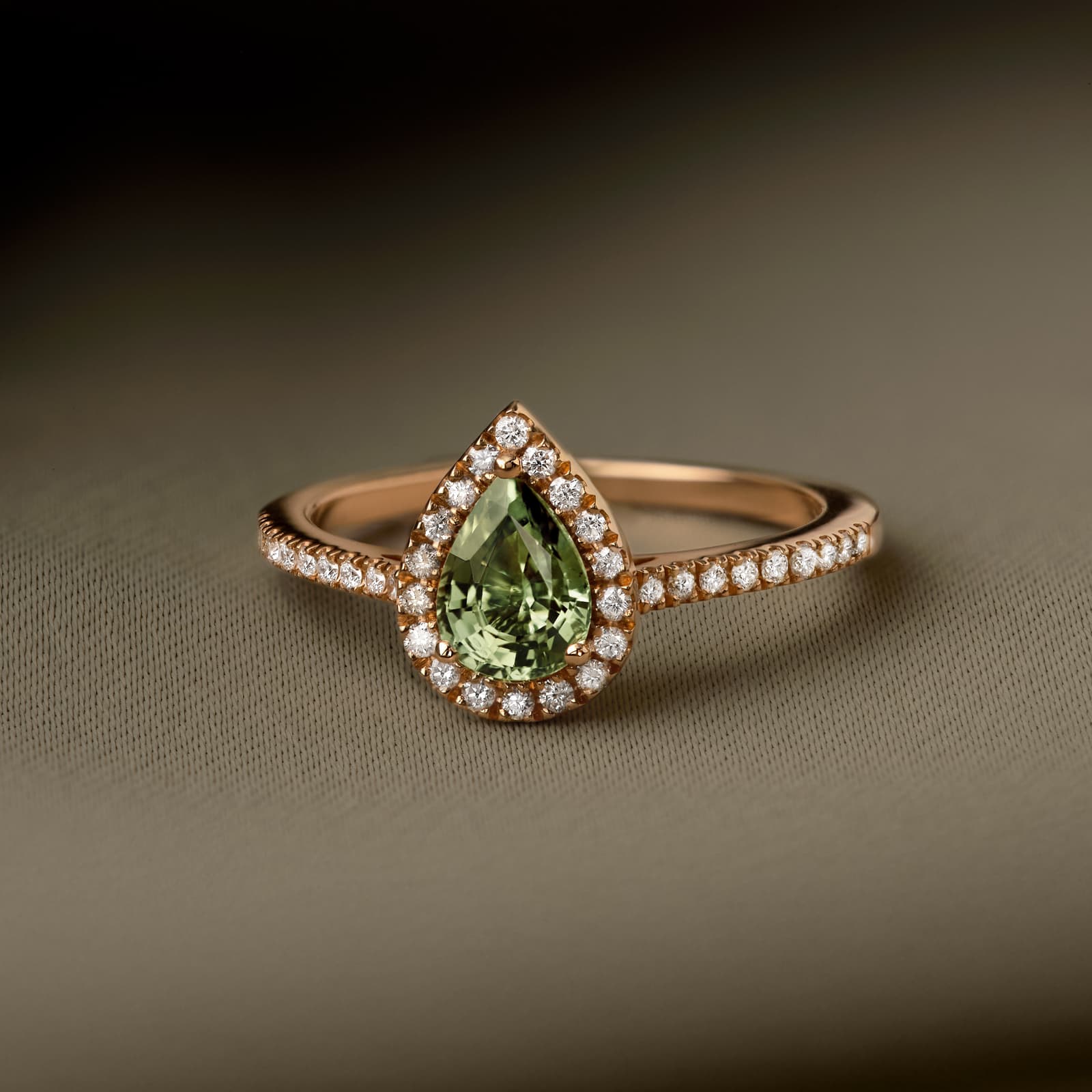 Ring White gold Tsavorite and diamonds Rétromantique Poire Pavée 5