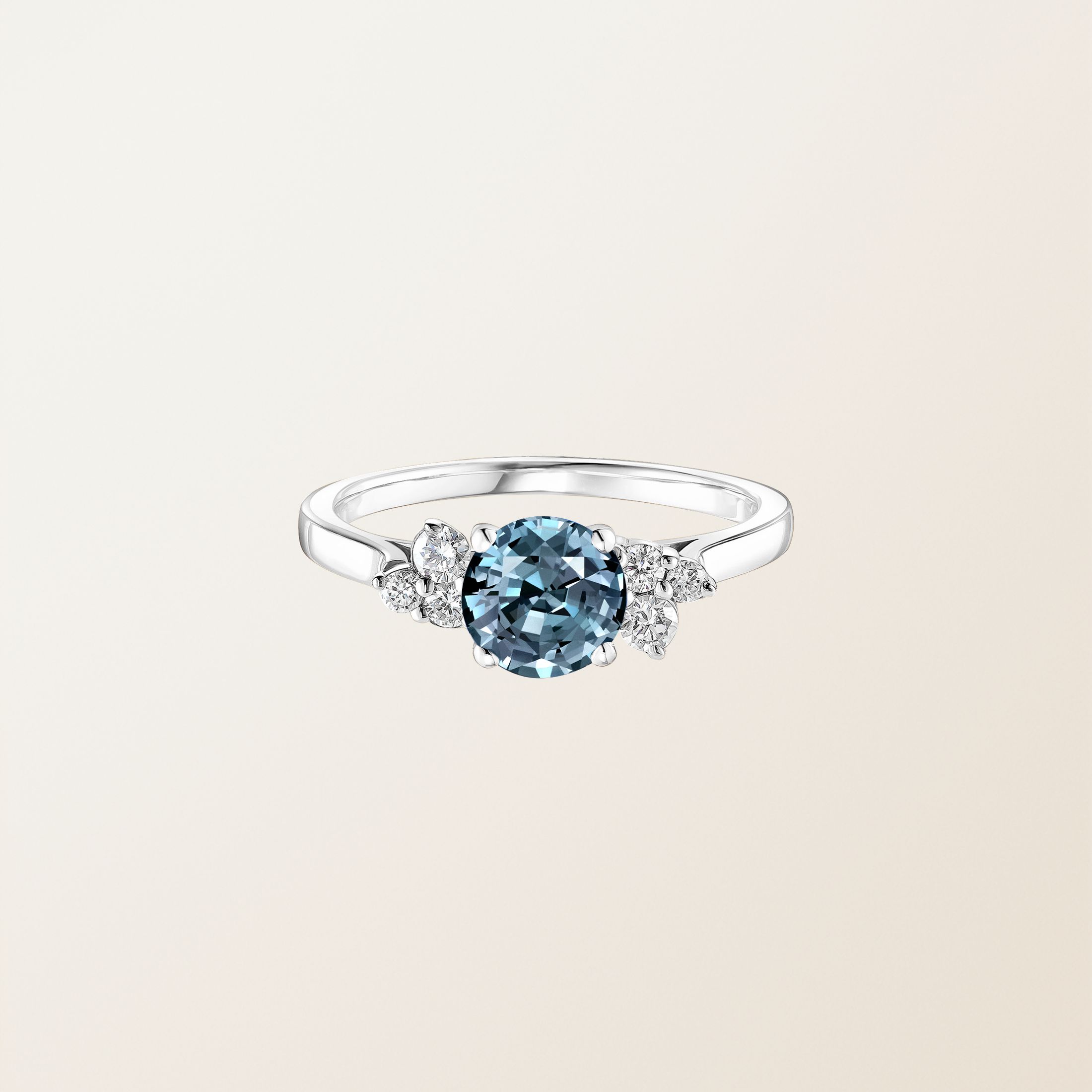 Or blanc, Saphir Bleu Gris