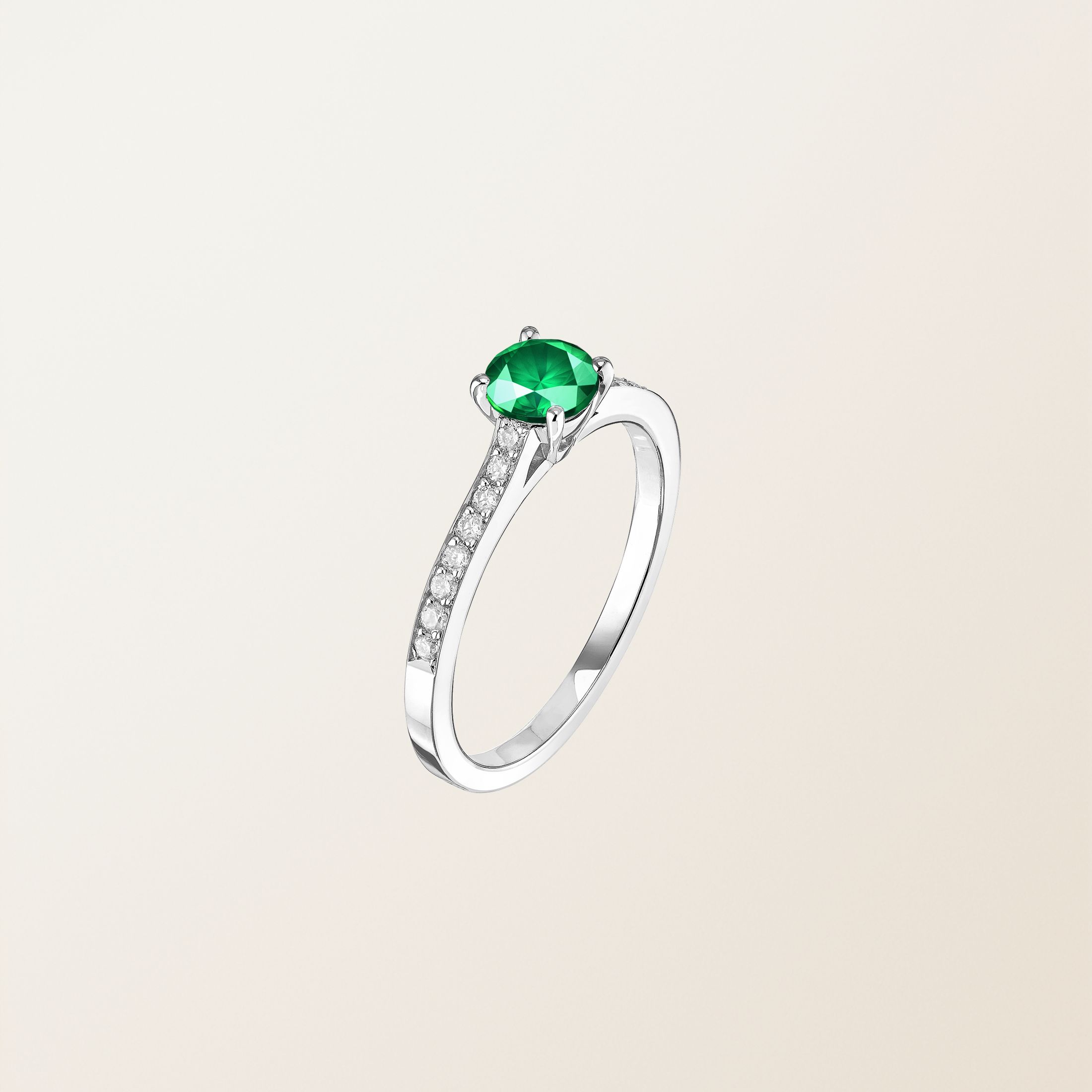 Bague Or blanc 18 cts Emeraude Little Lady Pavée