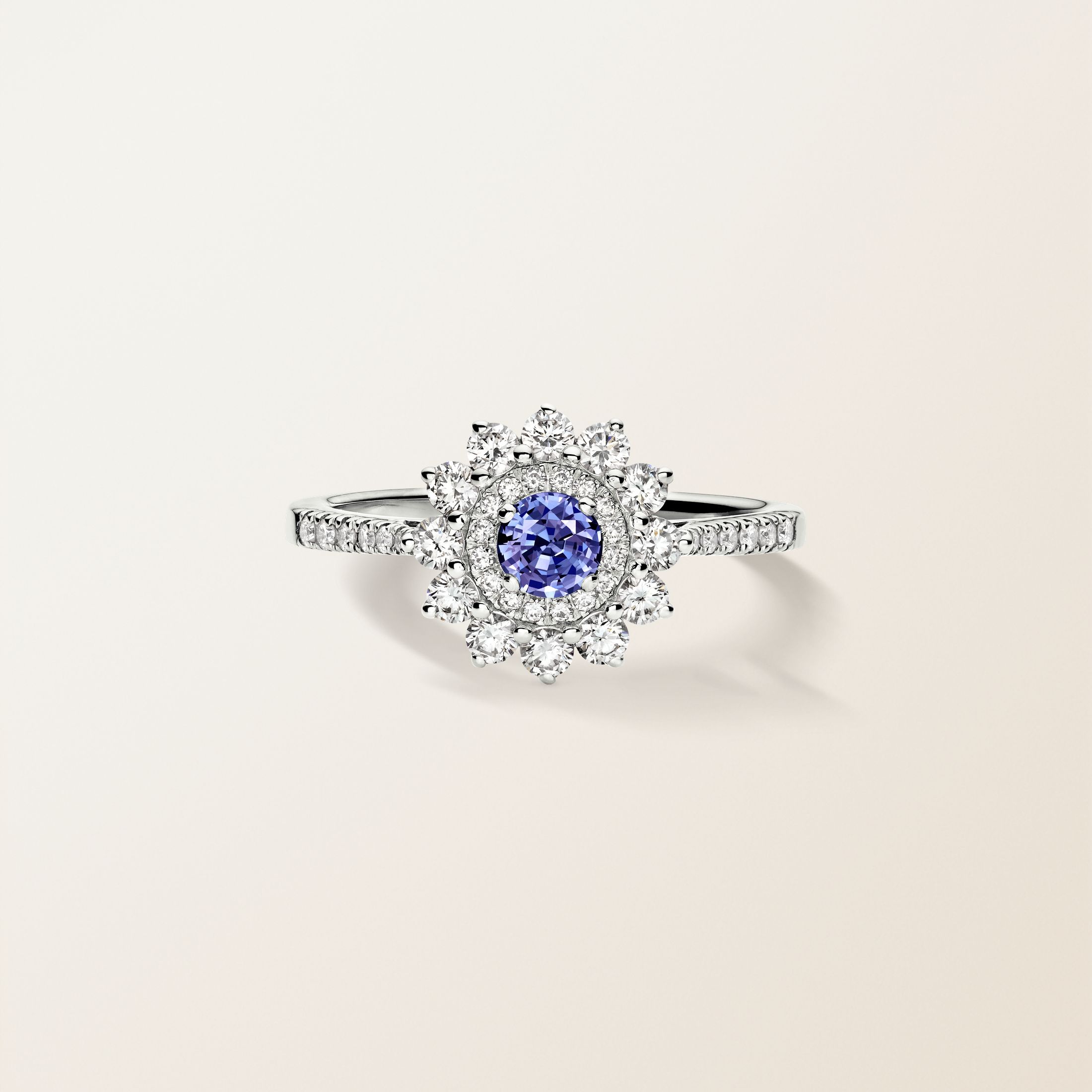 ホワイトゴールド, タンザナイト