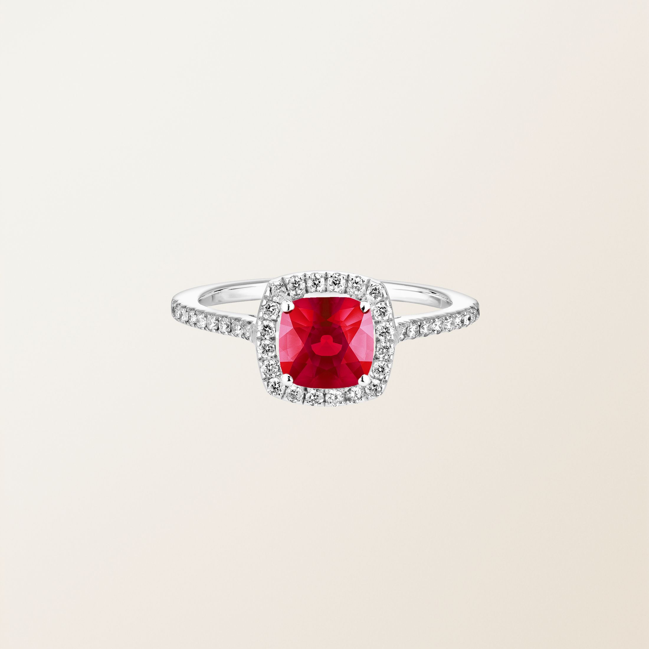 Bague Or blanc 18 cts Rubis Rétromantique Coussin Pavée