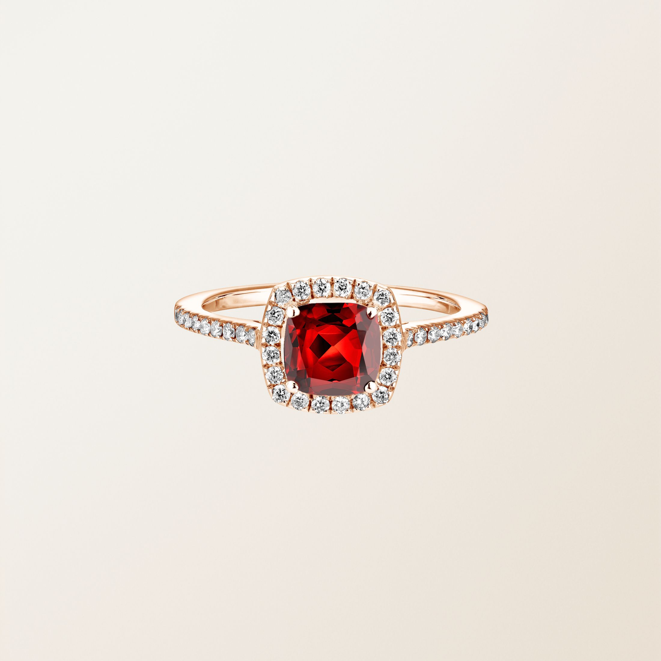 Bague Or rose 18 cts Grenat Rétromantique Coussin Pavée