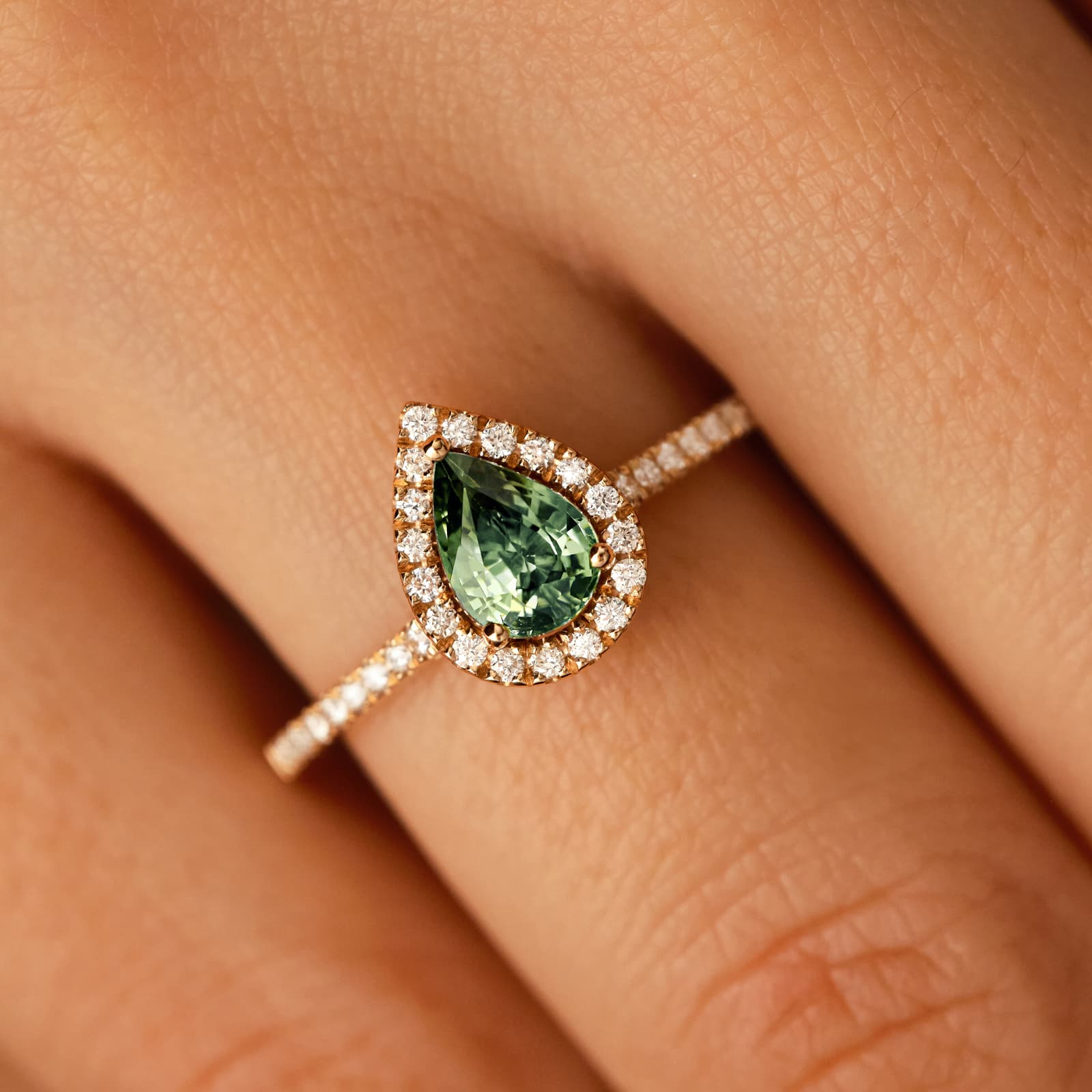 Ring White gold Tsavorite and diamonds Rétromantique Poire Pavée 3