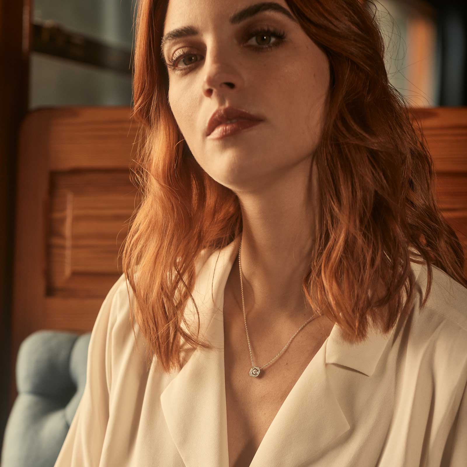 Pendentif Or blanc Saphir Bleu Gris et diamants Art Déco Rond 4 mm 4