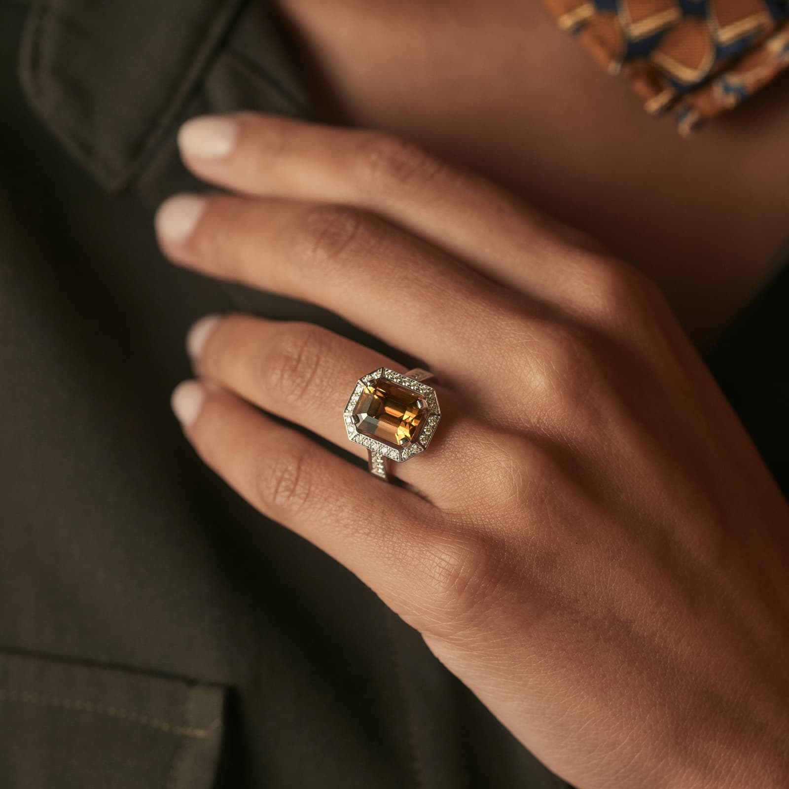 Bague Or blanc Chrysobéryl et diamants Art Déco Prima 4