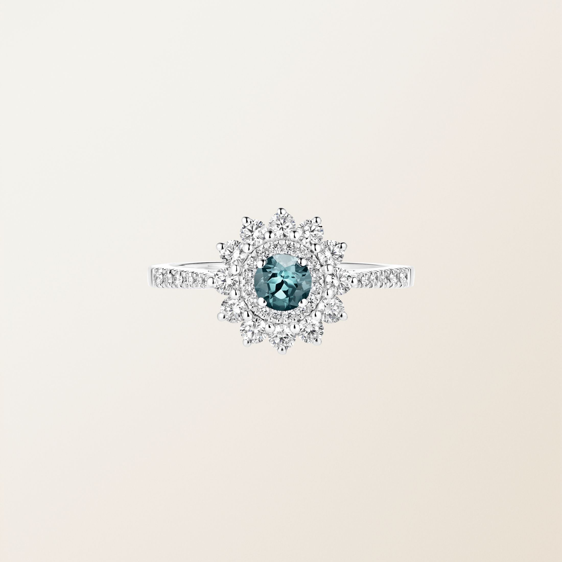 Bague Or blanc 18 cts Saphir Bleu Gris Lefkos 4 mm Pavée