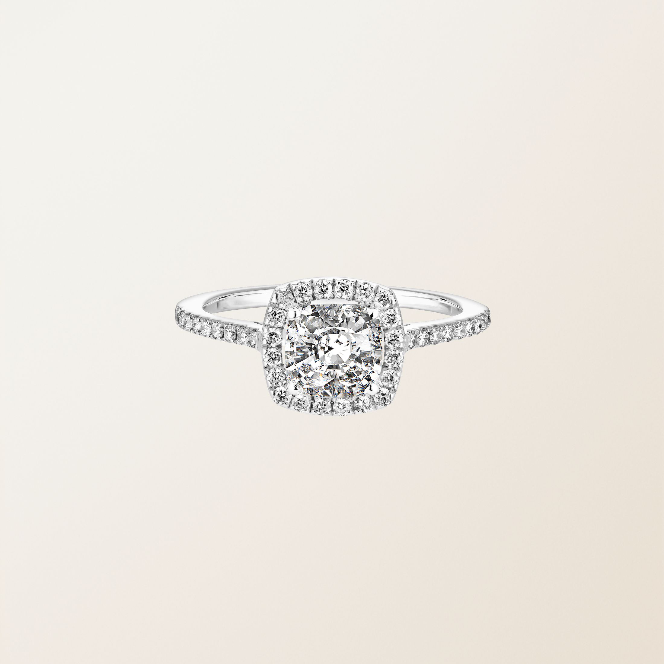 Bague Or blanc 18 cts Diamant Rétromantique Coussin Pavée