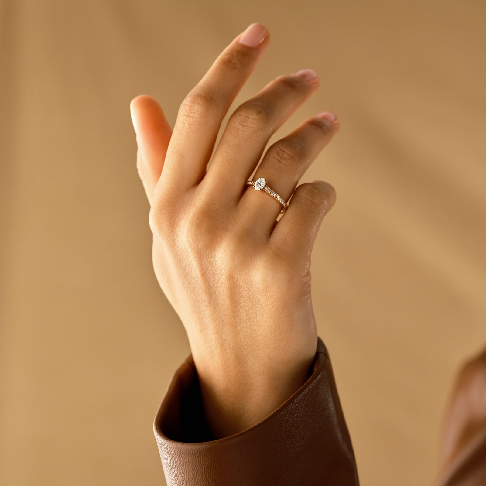 Ring White gold Tsavorite and diamonds Lady Ovale Pavée 4